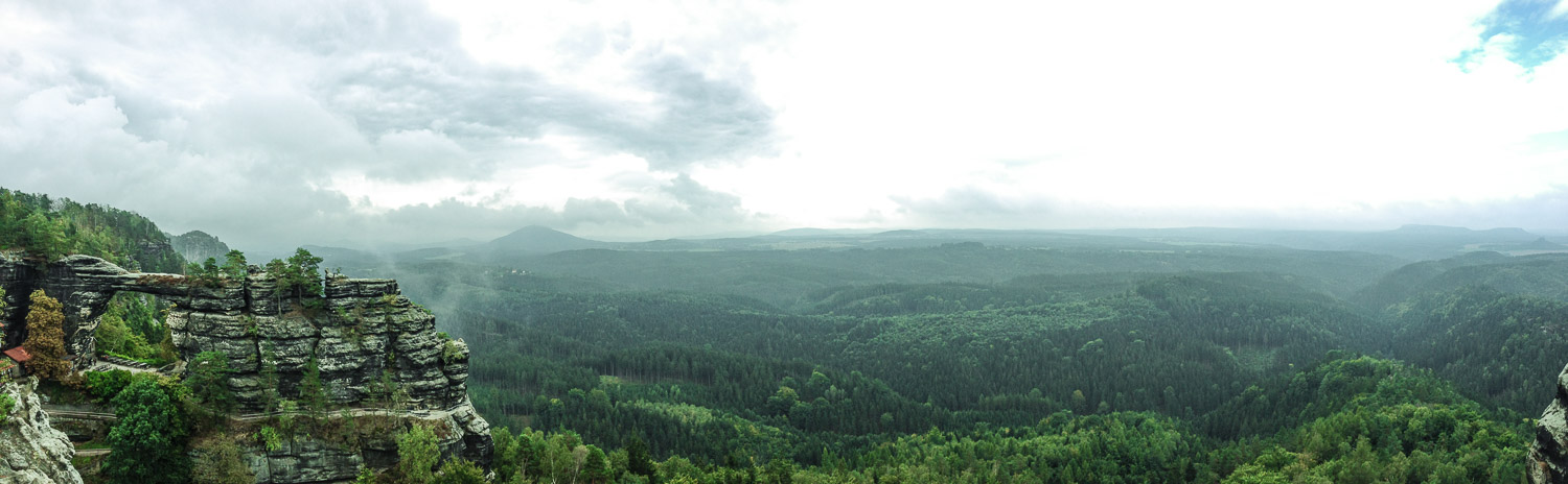 Panorama sur la Pravcicka brana dans le Parc National de la Suisse Tchèque - Bohème du Nord, République Tchèque