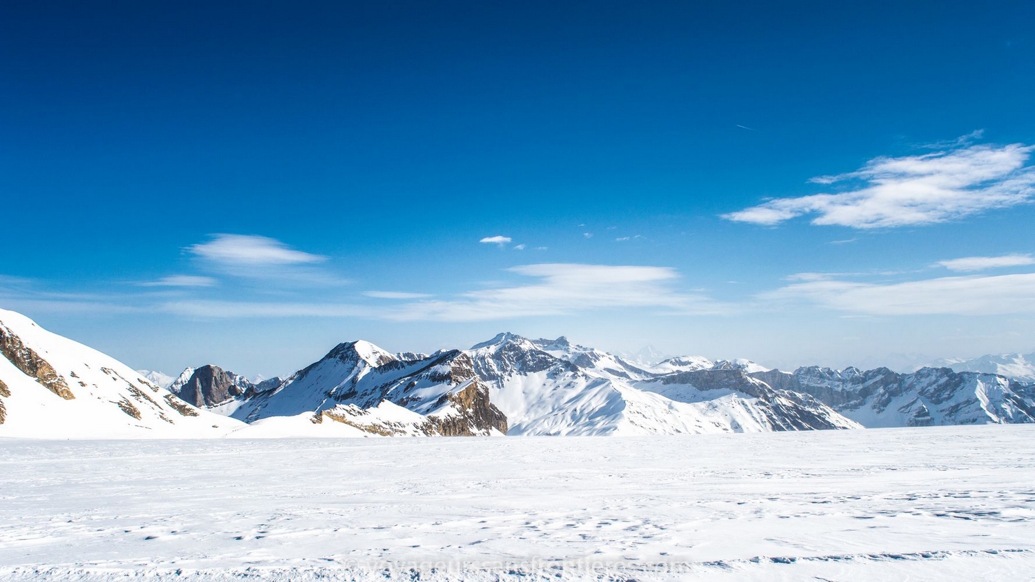 Superbes montagnes enneigées - Glacier 3000, Suisse